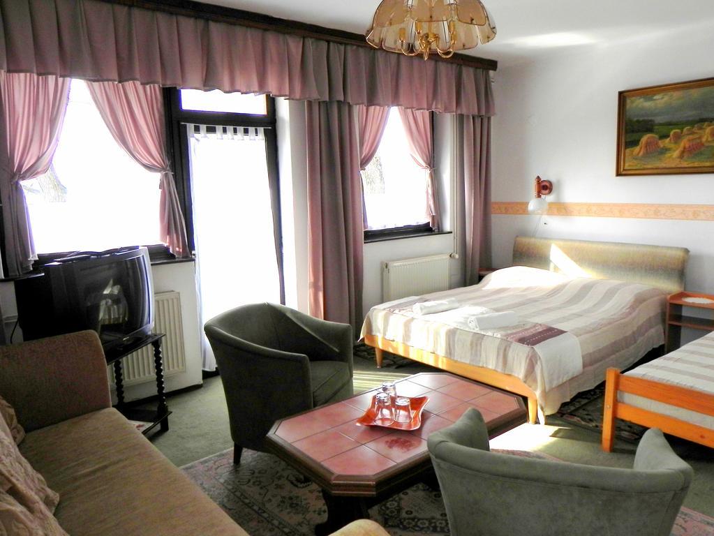Monika Panzio Hotel Tata Exterior photo
