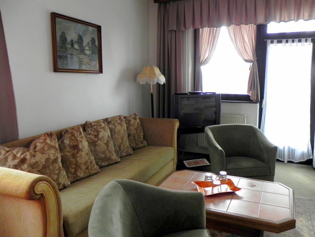 Monika Panzio Hotel Tata Exterior photo
