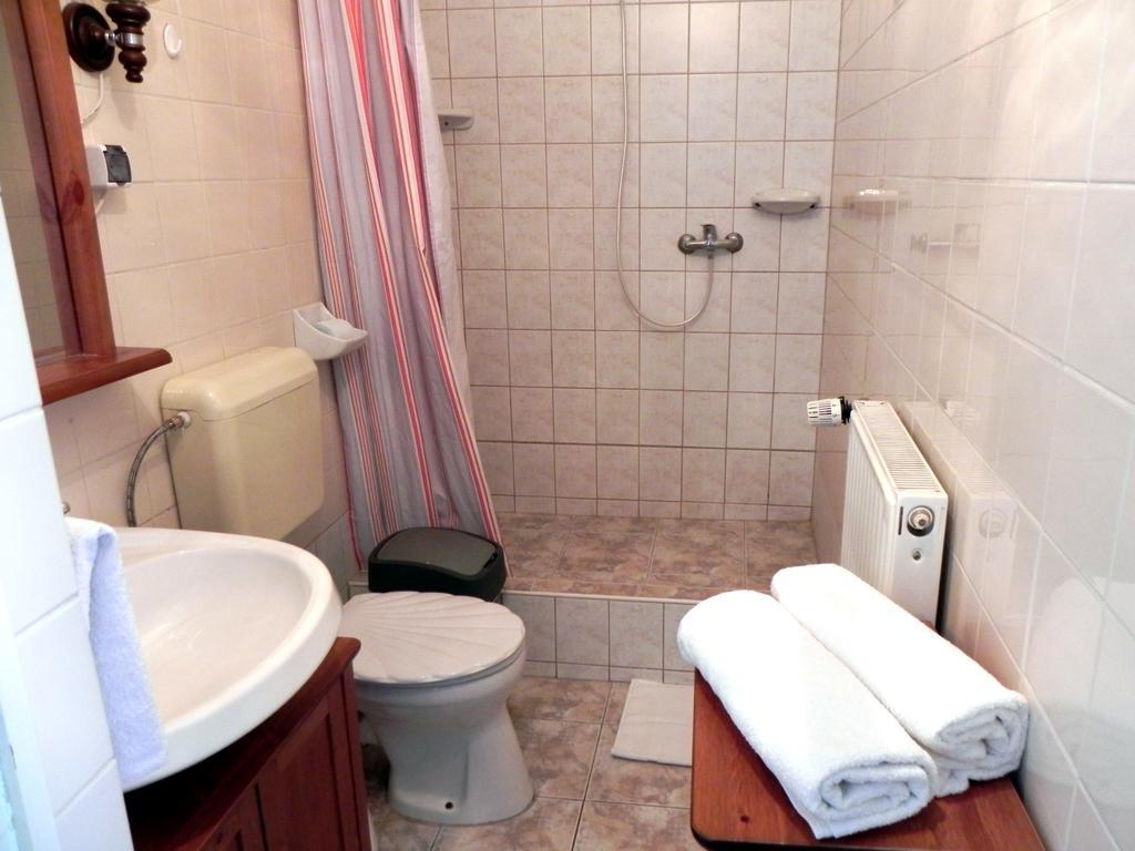 Monika Panzio Hotel Tata Exterior photo