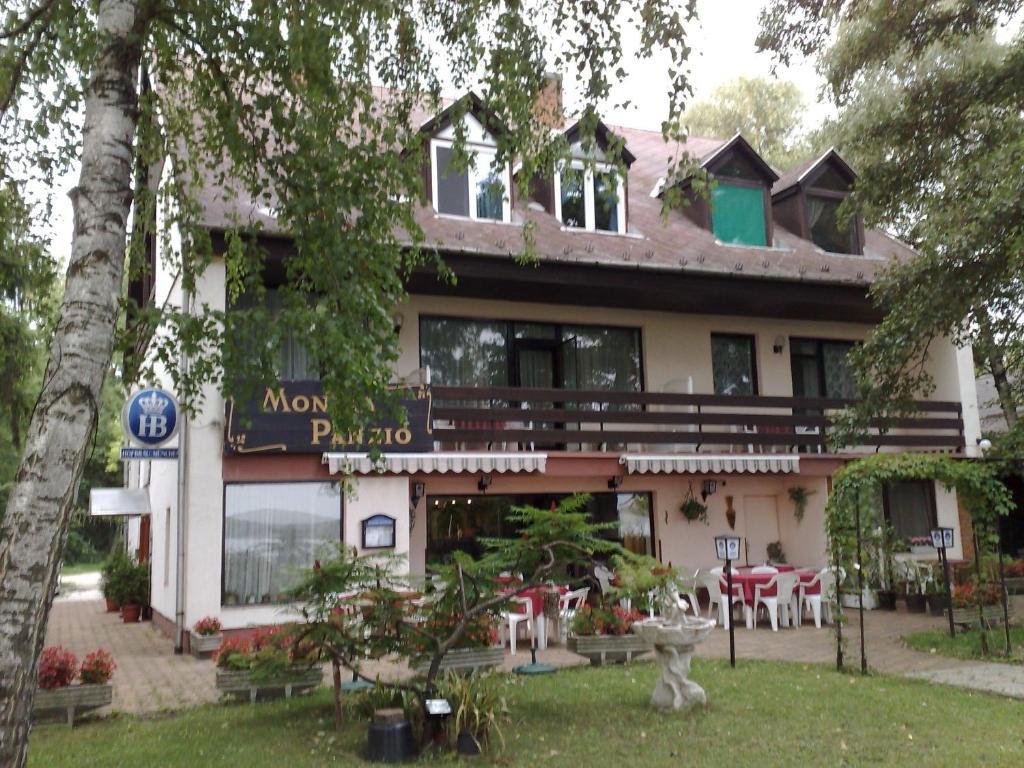 Monika Panzio Hotel Tata Exterior photo